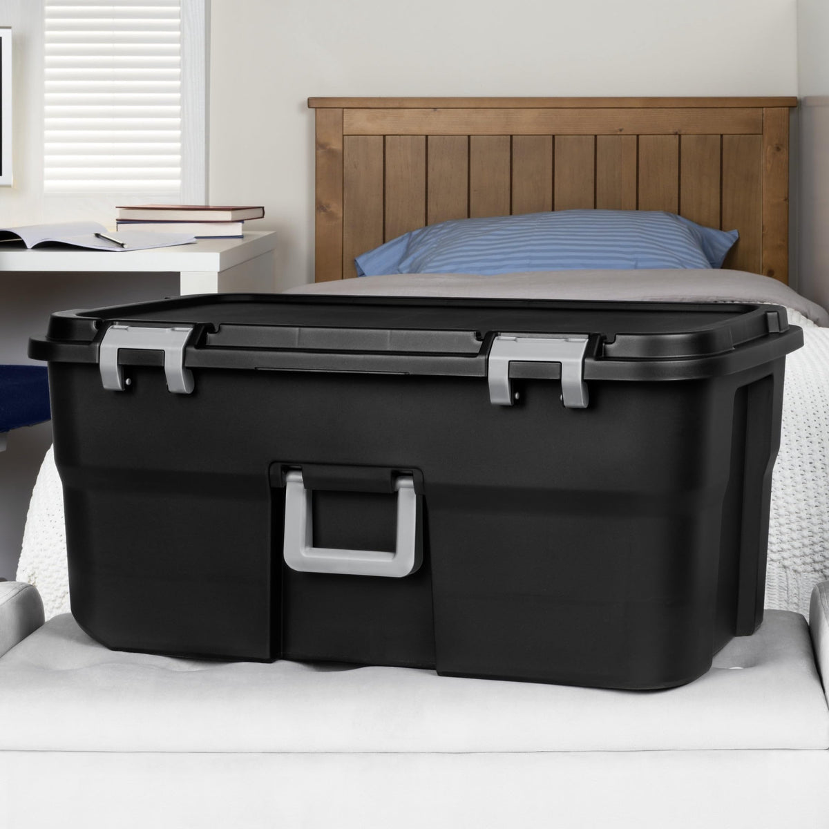 22 Gallon Black Lockable Rolling Storage Footlocker T872