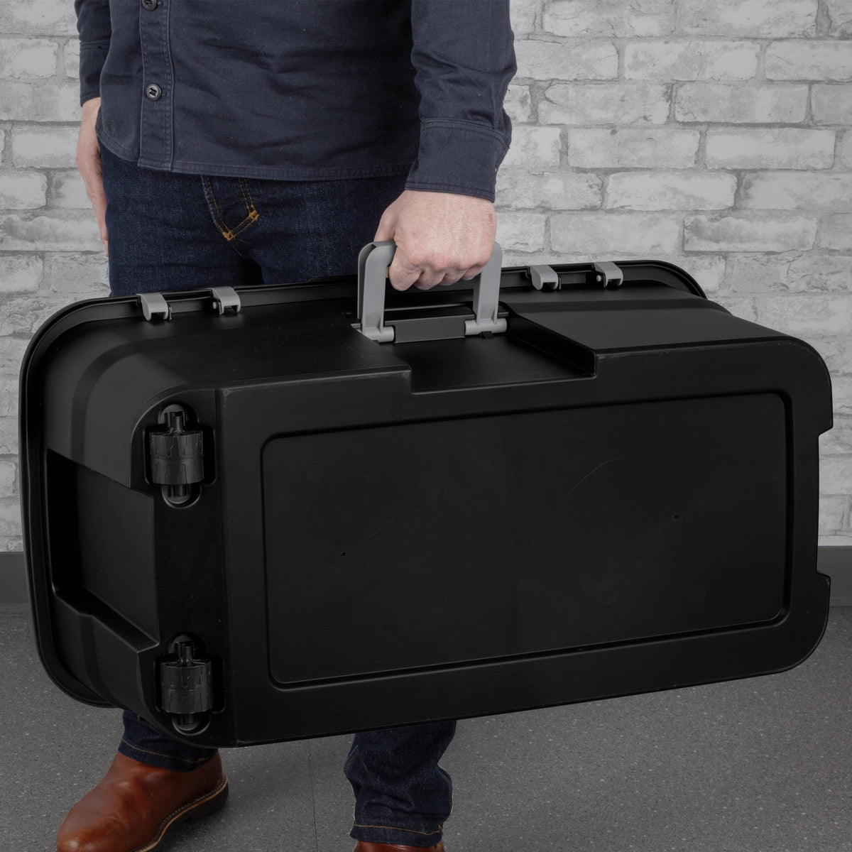 22 Gallon Black Lockable Rolling Storage Footlocker T872