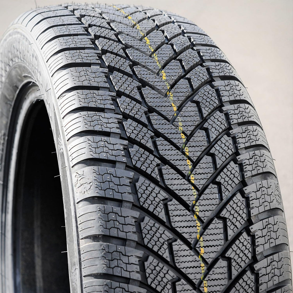 215/60R16 Winter Tires Q945211